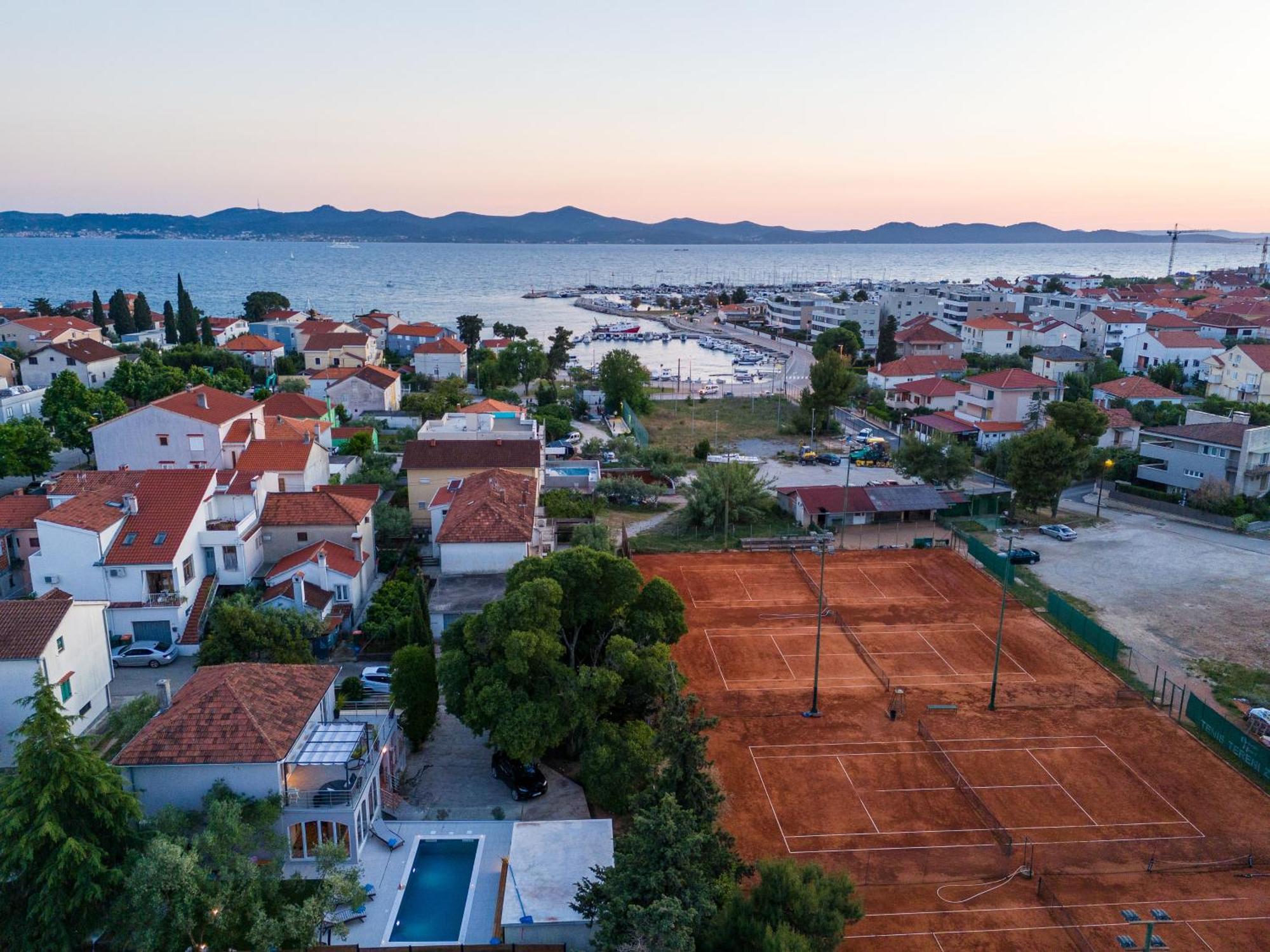 Villa B&D Zadar For The Complete Pleasure Of Vacation !Heated! Private Pool! Green Oasis In The Center Of Zadar, 100M From The Sea 外观 照片
