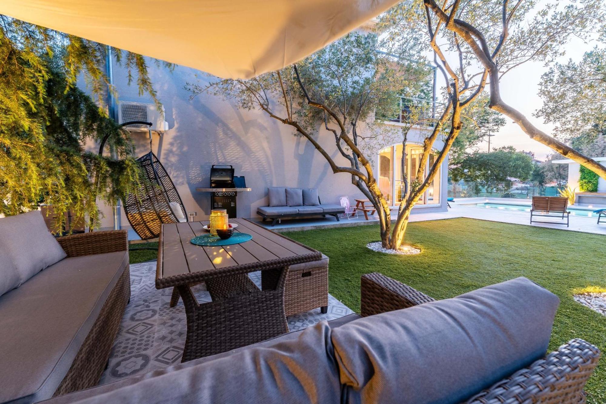 Villa B&D Zadar For The Complete Pleasure Of Vacation !Heated! Private Pool! Green Oasis In The Center Of Zadar, 100M From The Sea 外观 照片
