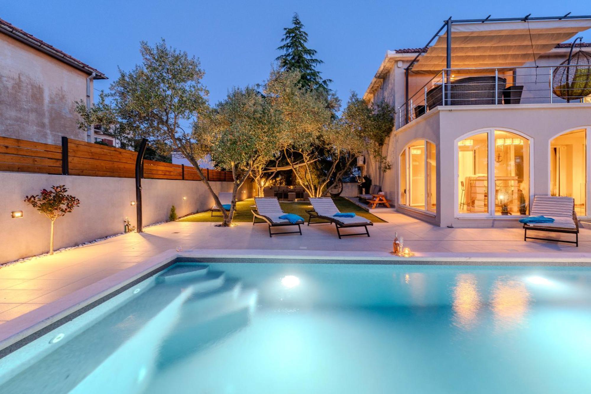 Villa B&D Zadar For The Complete Pleasure Of Vacation !Heated! Private Pool! Green Oasis In The Center Of Zadar, 100M From The Sea 外观 照片