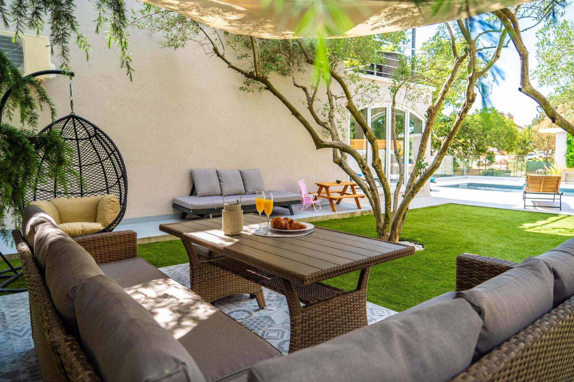 Villa B&D Zadar For The Complete Pleasure Of Vacation !Heated! Private Pool! Green Oasis In The Center Of Zadar, 100M From The Sea 外观 照片